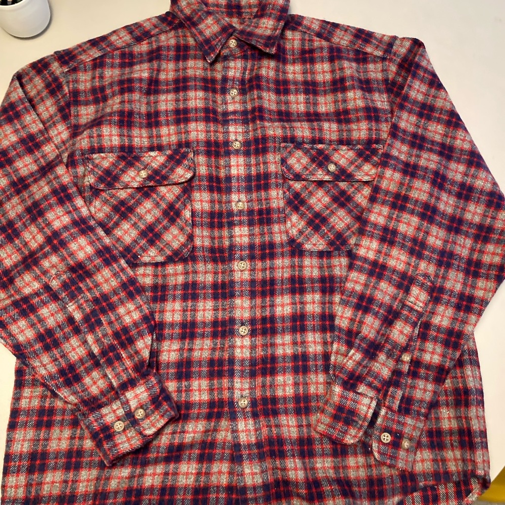 Uniqlo Vintage Gray Navy Plaid Button Down Flannel Shirt with Long Sleeves